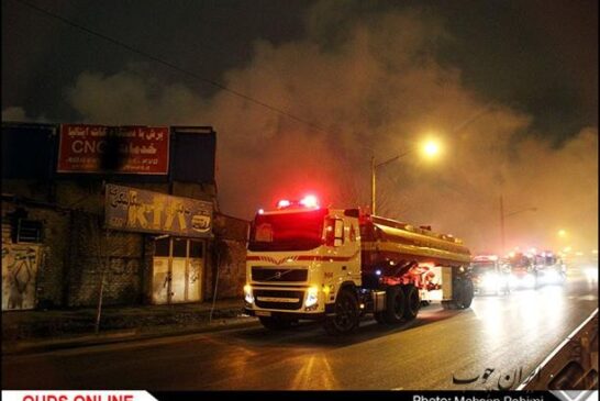 آتش سوزی گسترده در انبار چوب خیابان فدک شهر مشهد