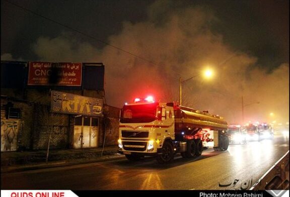 آتش سوزی گسترده در انبار چوب خیابان فدک شهر مشهد