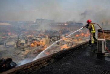 آتش سوزی در انبار ۱۰ هزار متری چوب در خیابان فداییان اسلام مهار شد
